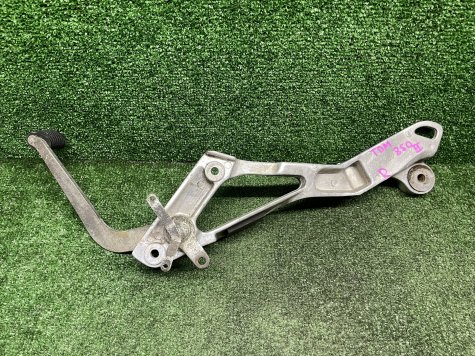 Кронштейн пассажира правый Yamaha TDM 850-2 4TX-3