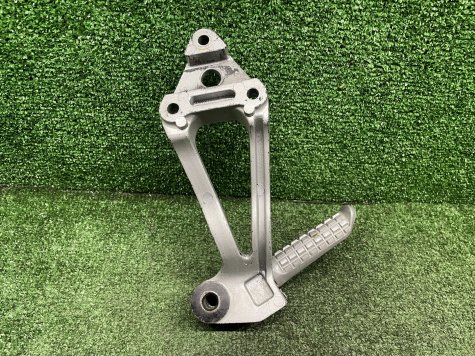 Кронштейн пассажира правый Kawasaki ZX4 ZX-4 F3-2