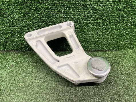 Кронштейн пассажира правый Kawasaki ZZR 400-2-1