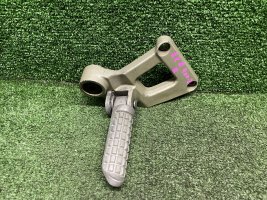 Кронштейн пассажира правый Kawasaki ZZR 400-2