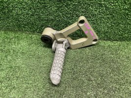 Кронштейн пассажира правый Kawasaki ZZR 400-2