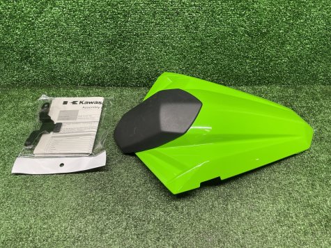 Заглушка сиденья Kawasaki Ninja 250 300-0