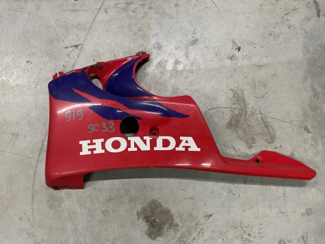 Пластик плуг левый Honda CBR 900 919 SC33-0