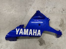 Пластик плуг правый Yamaha R1 02-03