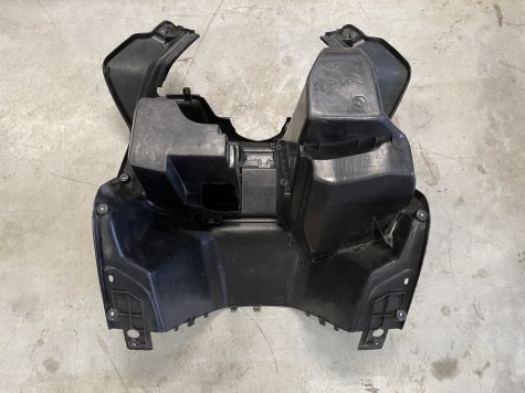 Пластик обтекателя бардачок Yamaha Majesty 250 4HC-2