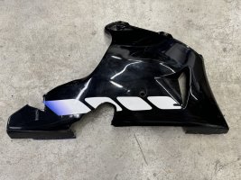 Пластик плуг правый Yamaha R1 00-01