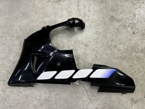 Пластик плуг левый Yamaha R1 00-01 5JJ-0