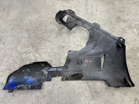 Пластик плуг левый Yamaha R1 00-01 5JJ-4