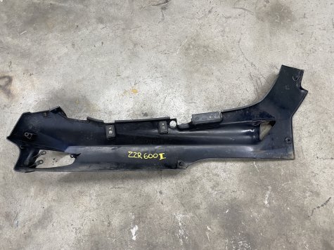 Пластик хвост левый Kawaaski ZZR 400-1 600-1-2