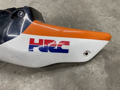 Пластик хвост правый Honda CBR 900 919 98-99 SC33-1