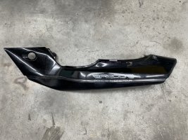 Пластик хвост левый Suzuki RF 400 
