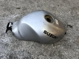 Бензобак бак Suzuki SV400 SV650